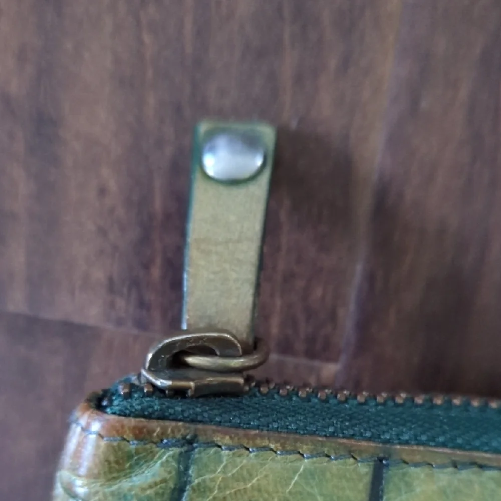 Elegant Green Crocodile-Embossed Women's Clutch Wristlet Max & Co - Picture 4 of 10